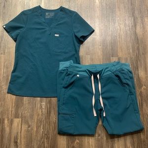 Figs Caribbean Blue Small Scrub Set